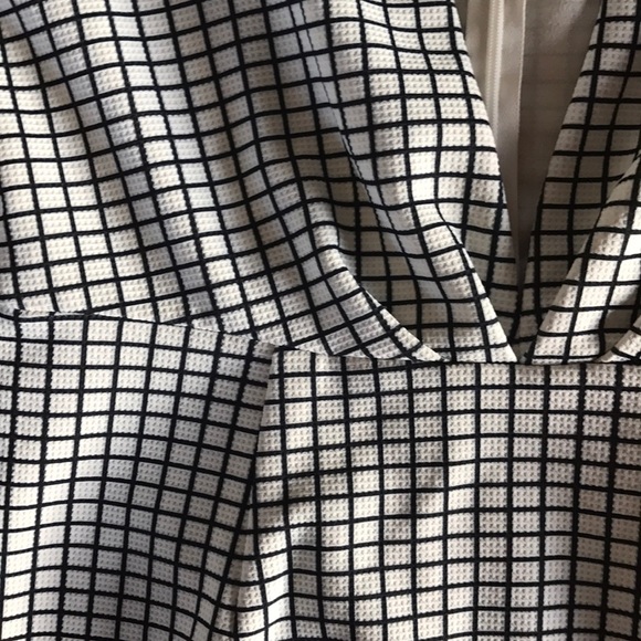 Isla and Lulu blue and white plunge dress - Picture 6 of 7